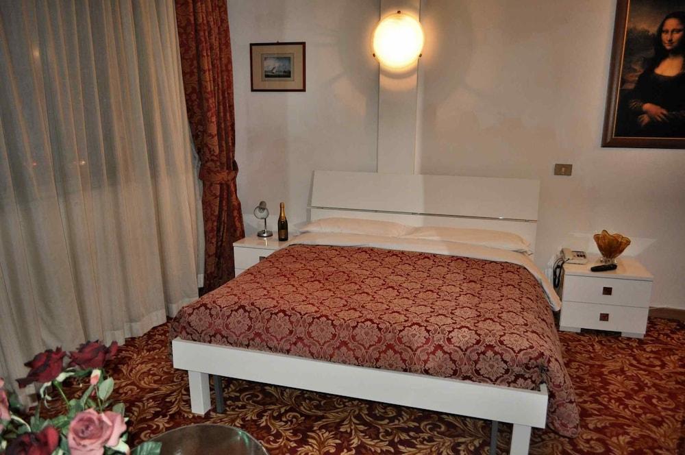 Giulietta E Romeo Hotel Casal Palocco